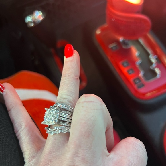 Wedding ring - Picture 3 of 4